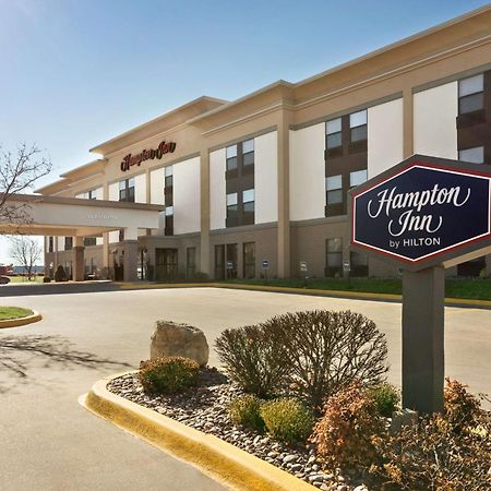 Hampton Inn Wichita-East Екстериор снимка