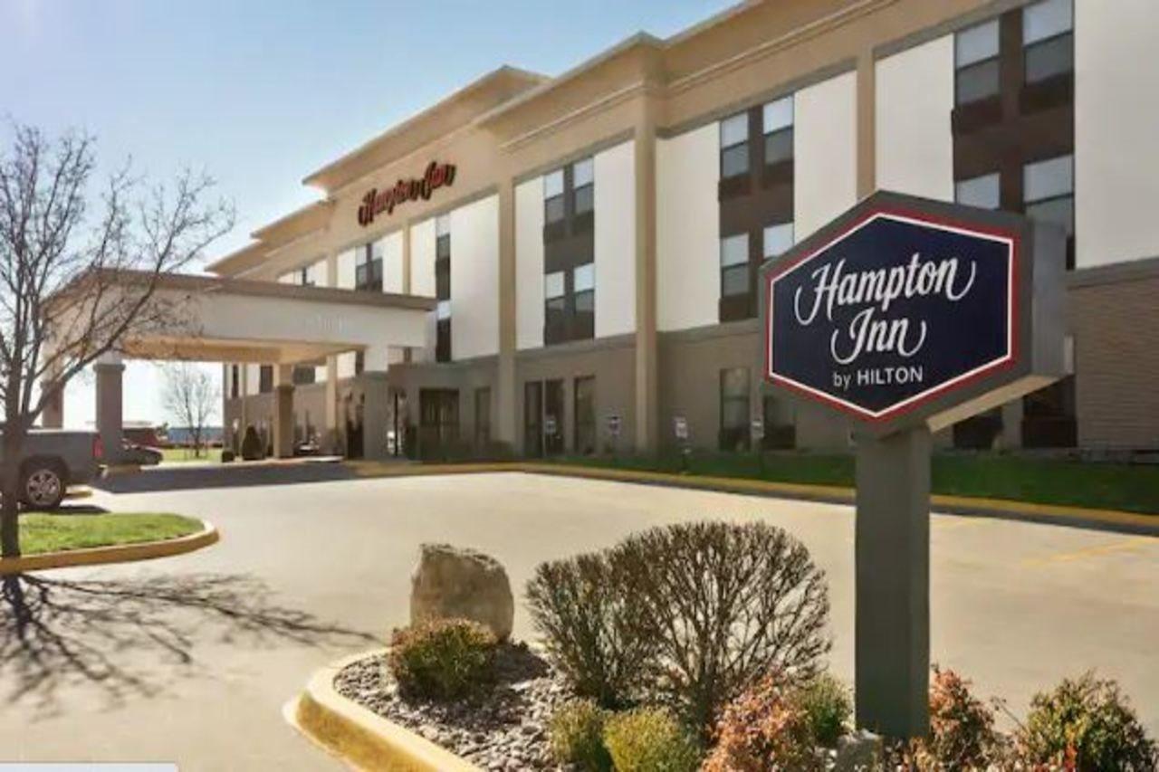 Hampton Inn Wichita-East Екстериор снимка