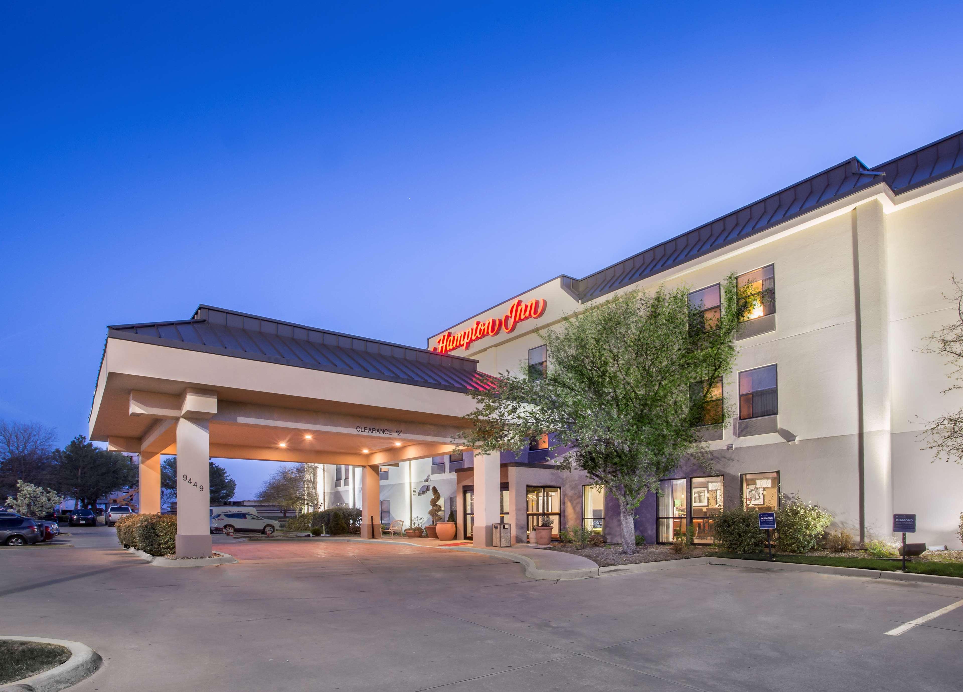 Hampton Inn Wichita-East Екстериор снимка