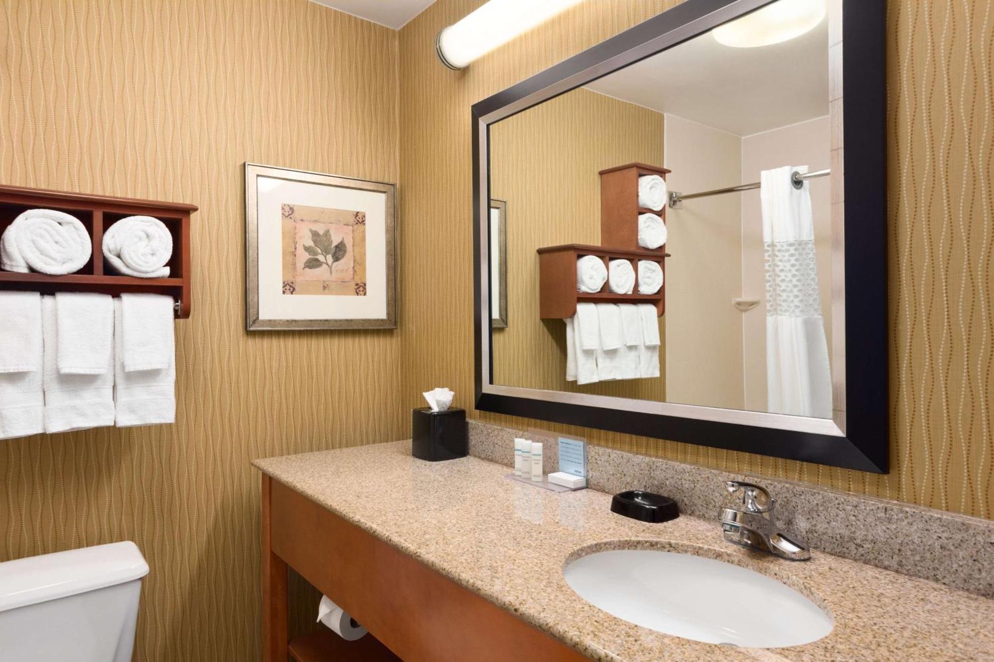 Hampton Inn Wichita-East Екстериор снимка