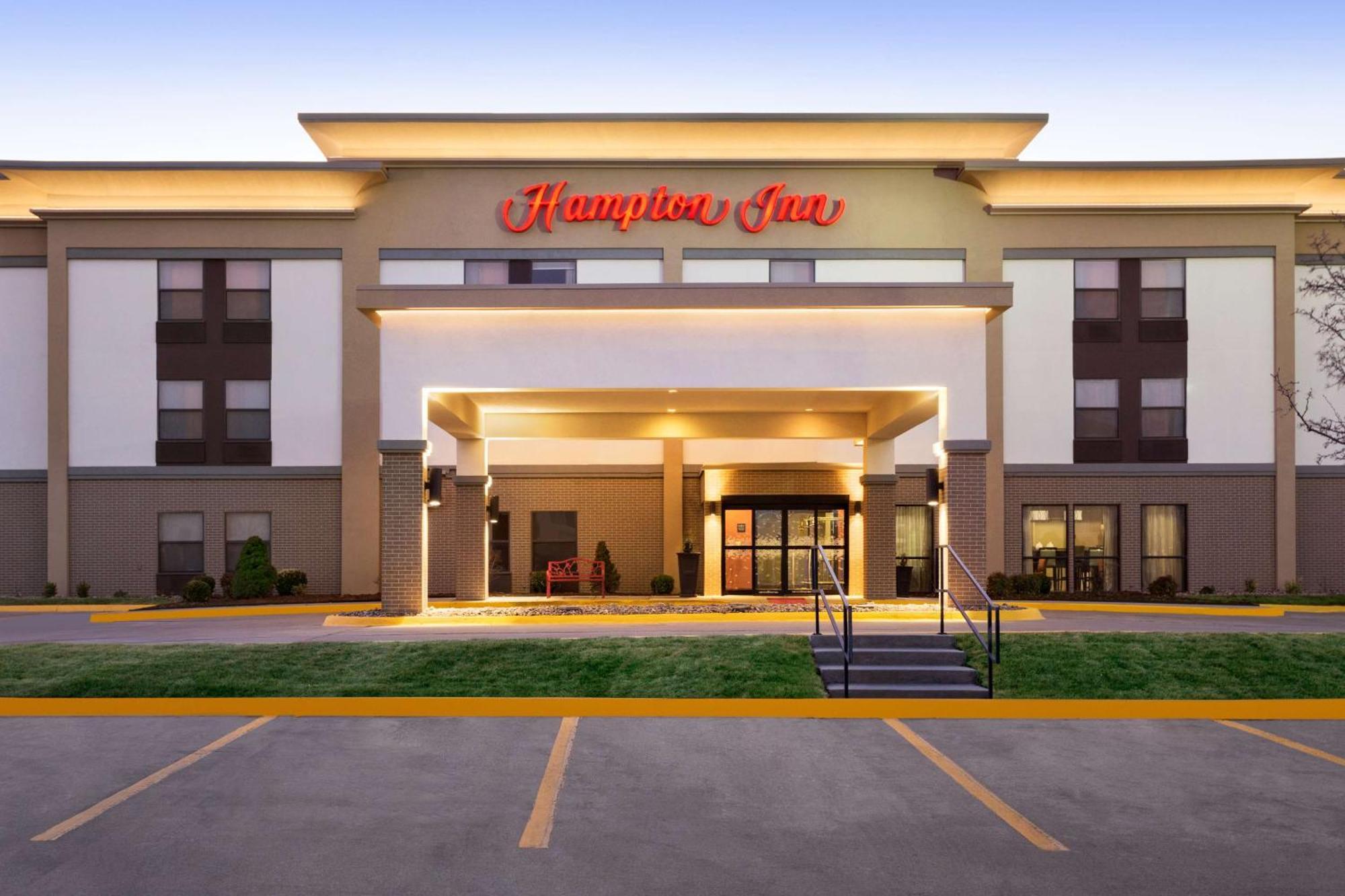 Hampton Inn Wichita-East Екстериор снимка