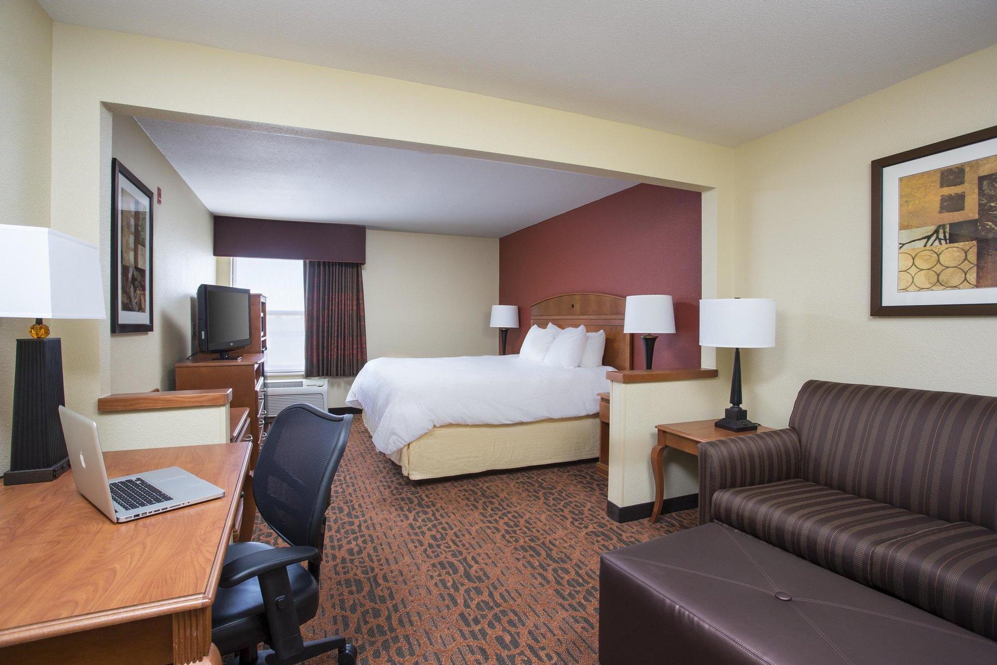 Hampton Inn Wichita-East Екстериор снимка