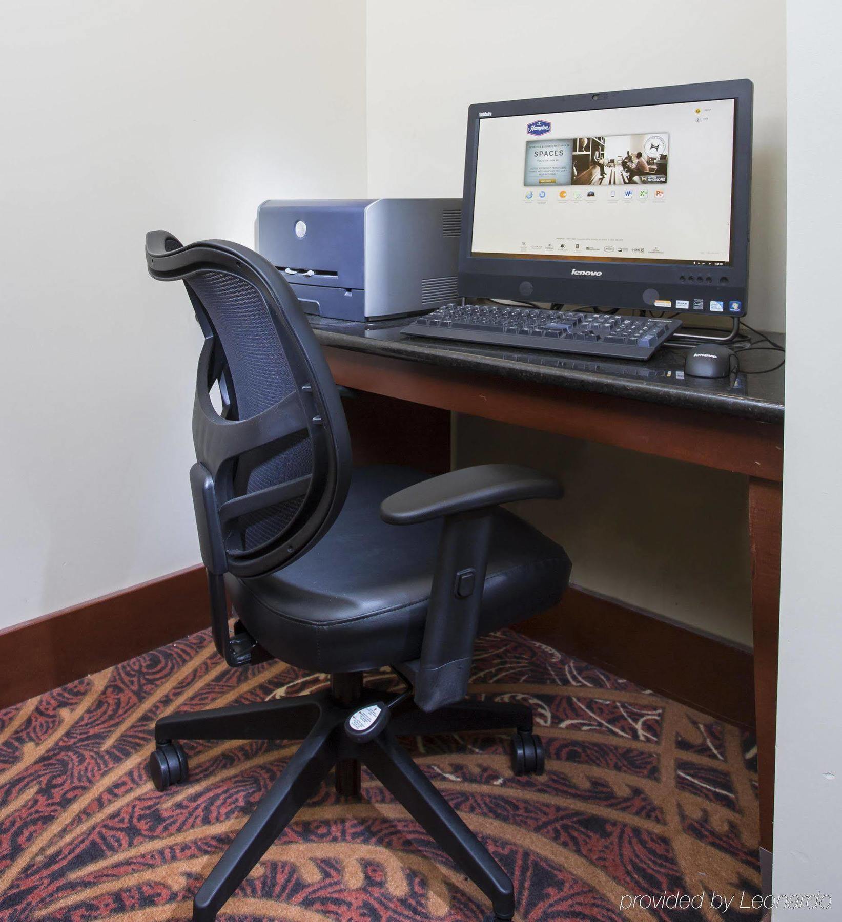 Hampton Inn Wichita-East Екстериор снимка