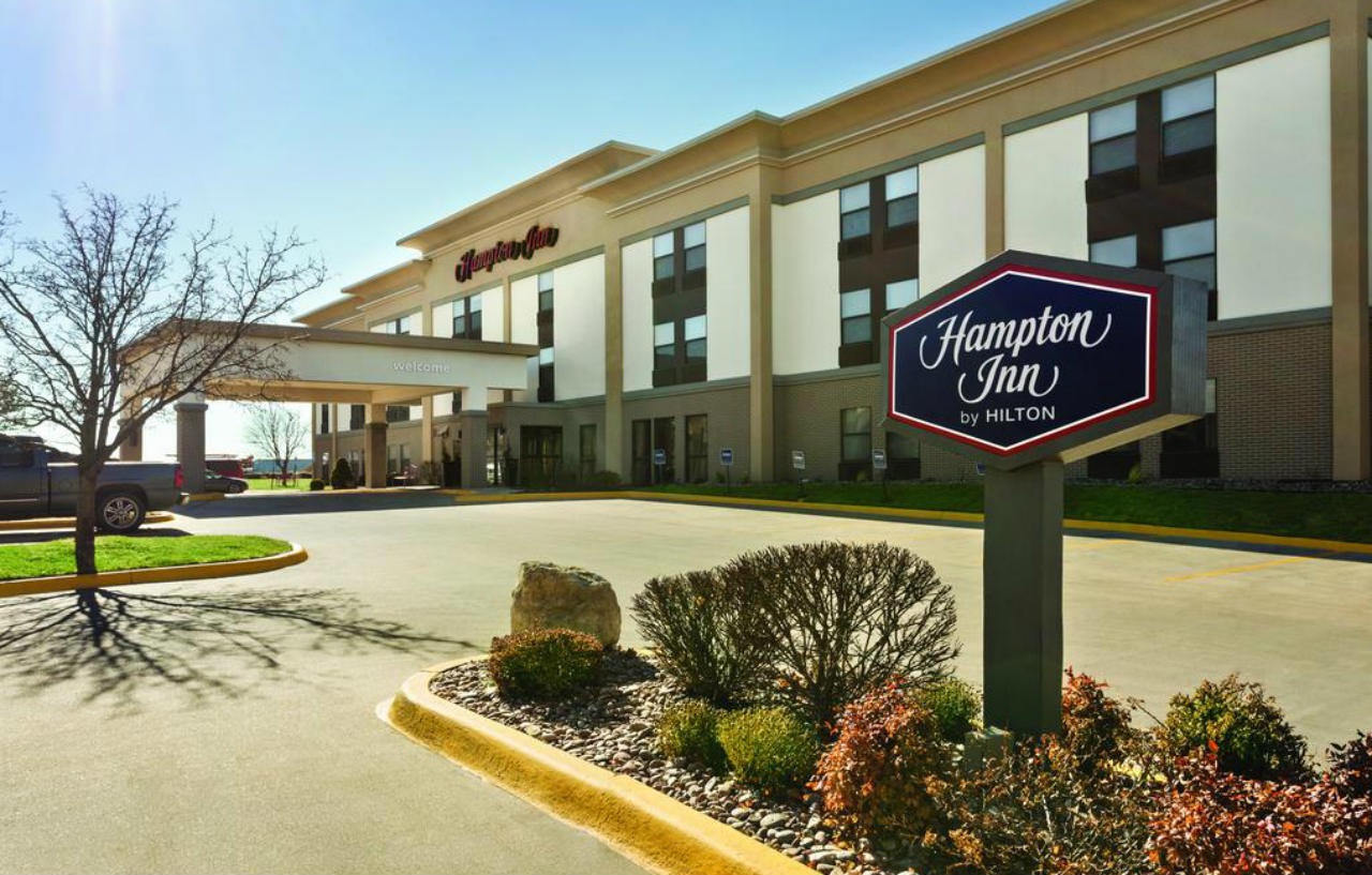 Hampton Inn Wichita-East Екстериор снимка