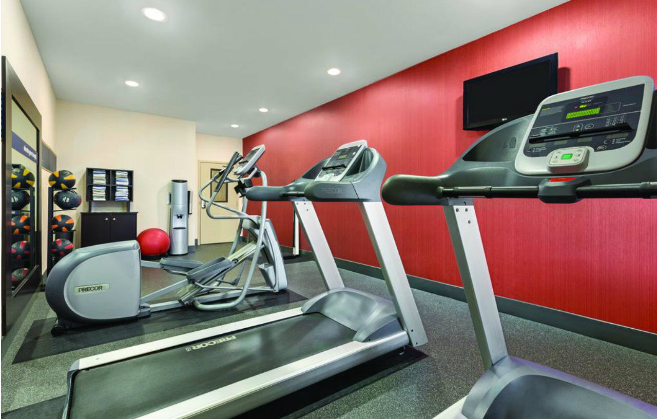 Hampton Inn Wichita-East Екстериор снимка